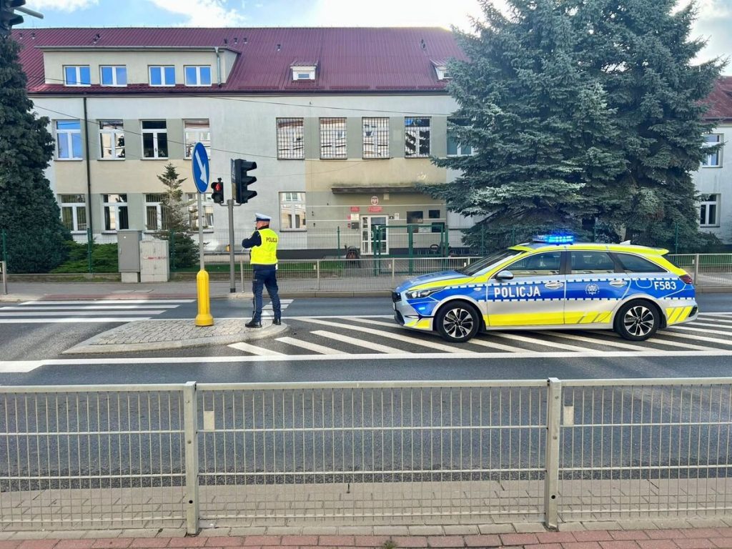 Patrol przy szkole