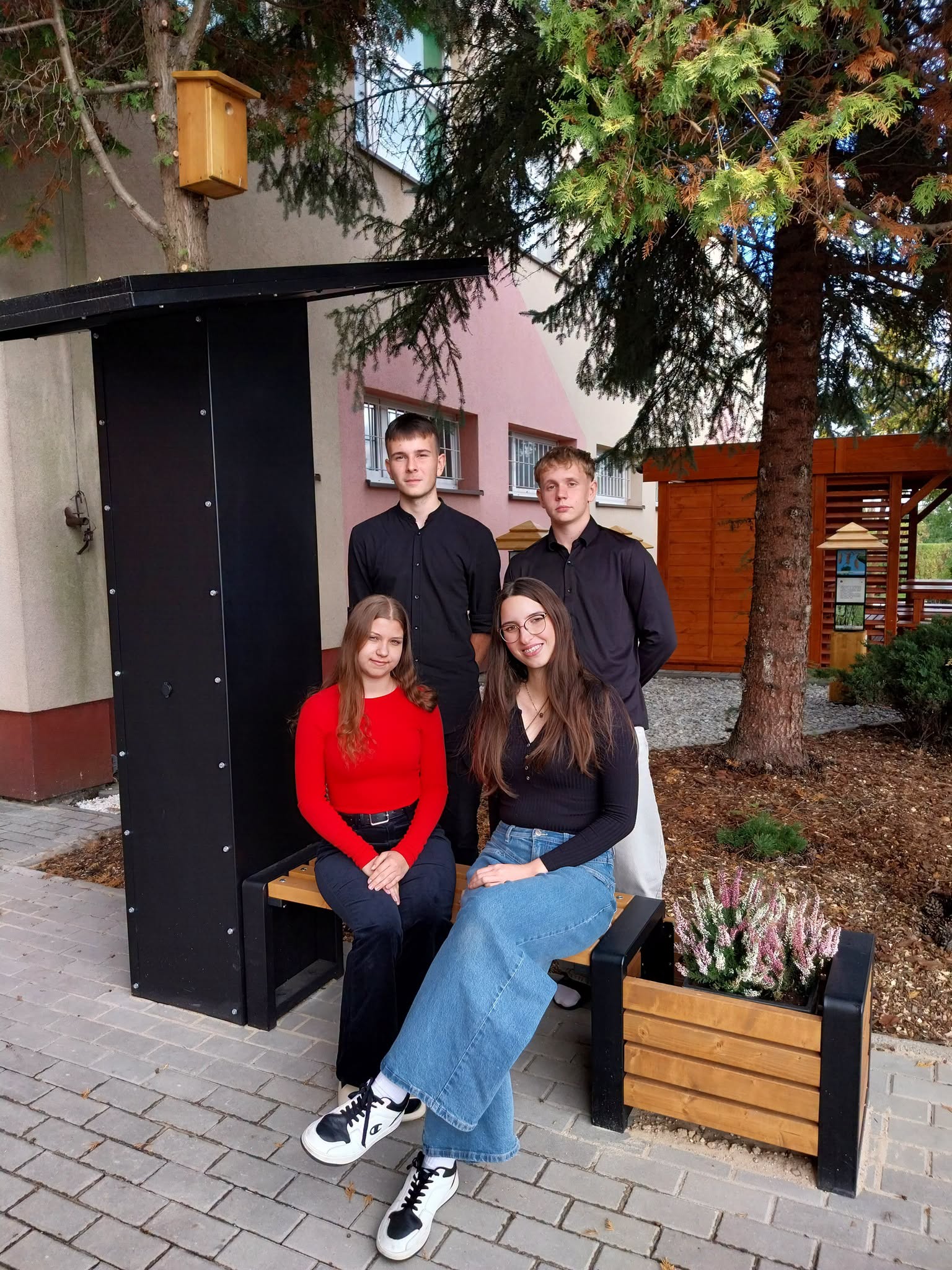 Czworo uczniów ZSP w Poddębicach uczestniczących w programie Zawodowy StartUp